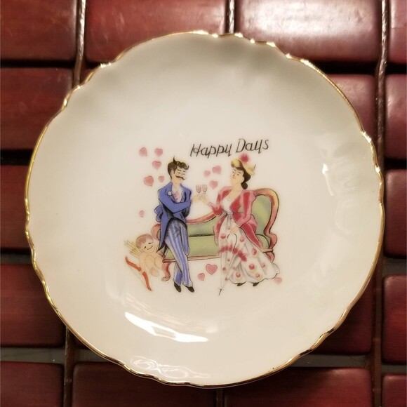 Vintage Four Mini Porcelain Plates Featuring Victorian Couple & Romantic Phrases - Picture 2 of 6